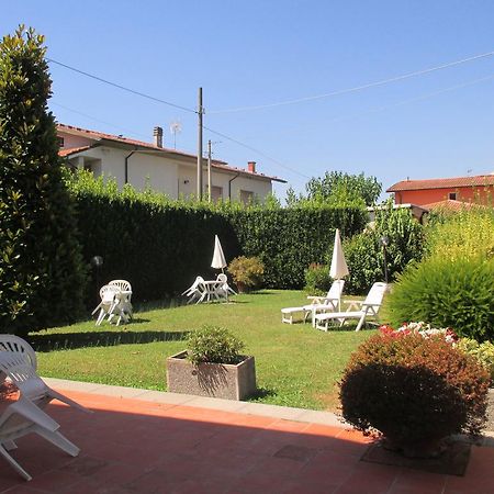 Affittacamere Villa Delia Lucca Bagian luar foto