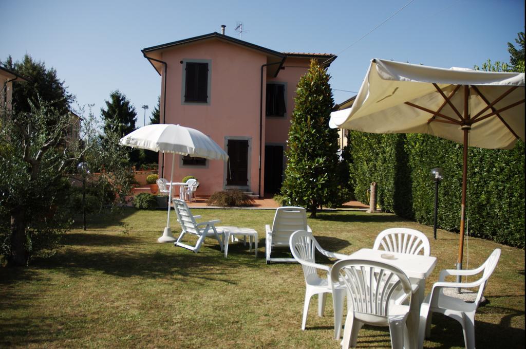 Affittacamere Villa Delia Lucca Bagian luar foto