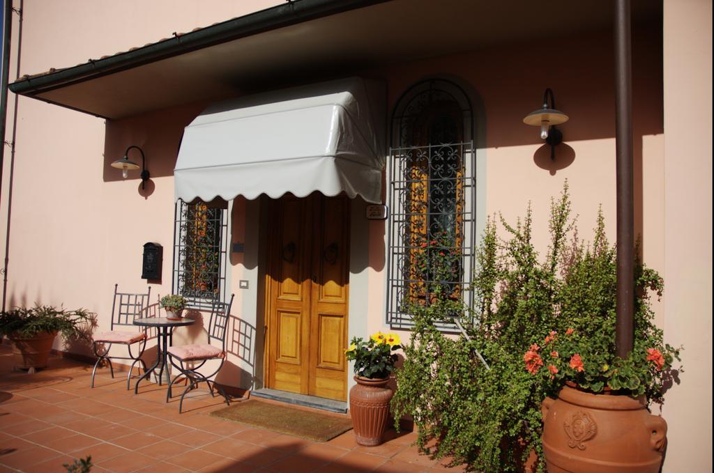 Affittacamere Villa Delia Lucca Bagian luar foto
