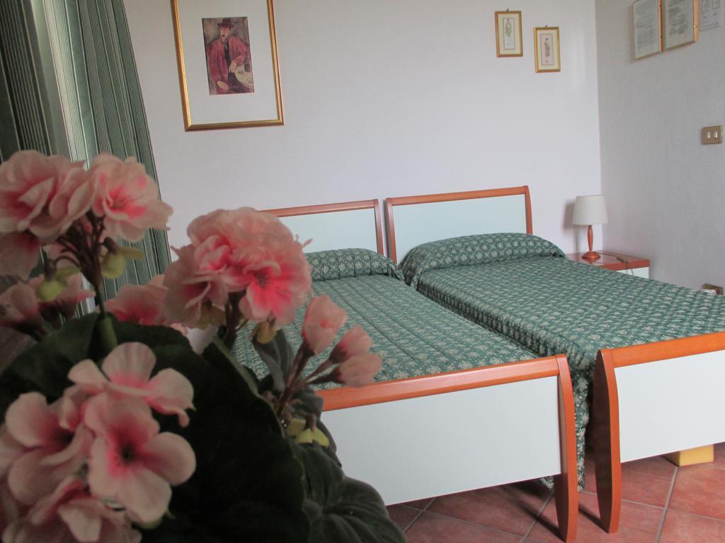 Affittacamere Villa Delia Lucca Bagian luar foto