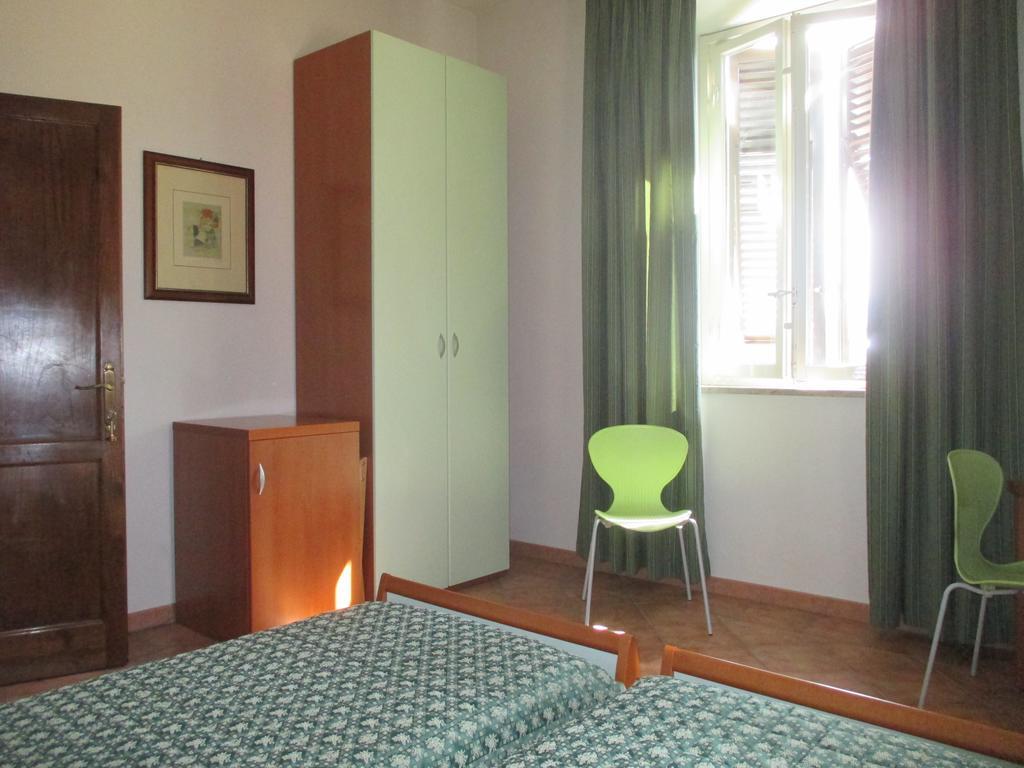 Affittacamere Villa Delia Lucca Bagian luar foto