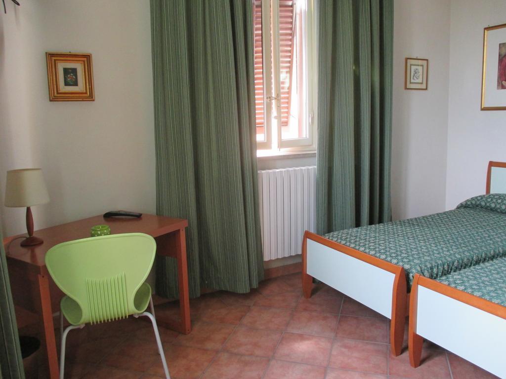 Affittacamere Villa Delia Lucca Bagian luar foto