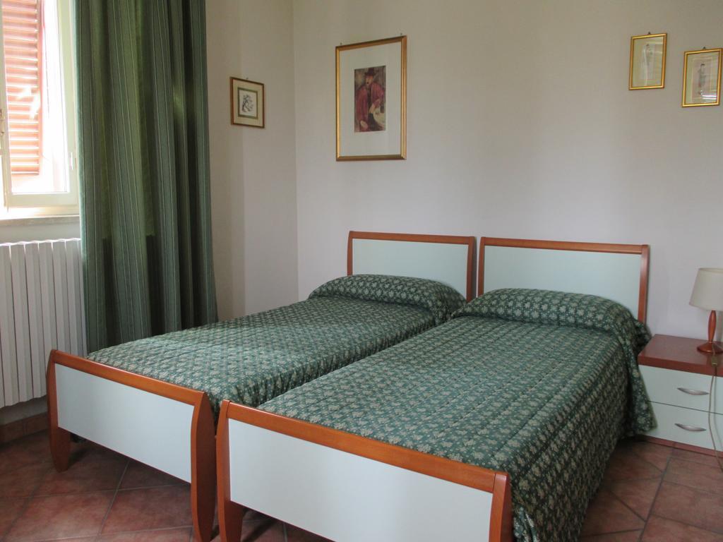 Affittacamere Villa Delia Lucca Bagian luar foto
