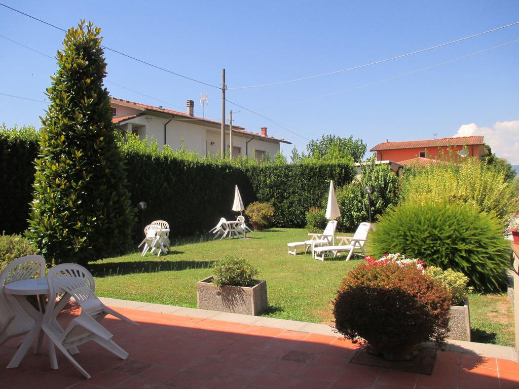 Affittacamere Villa Delia Lucca Bagian luar foto