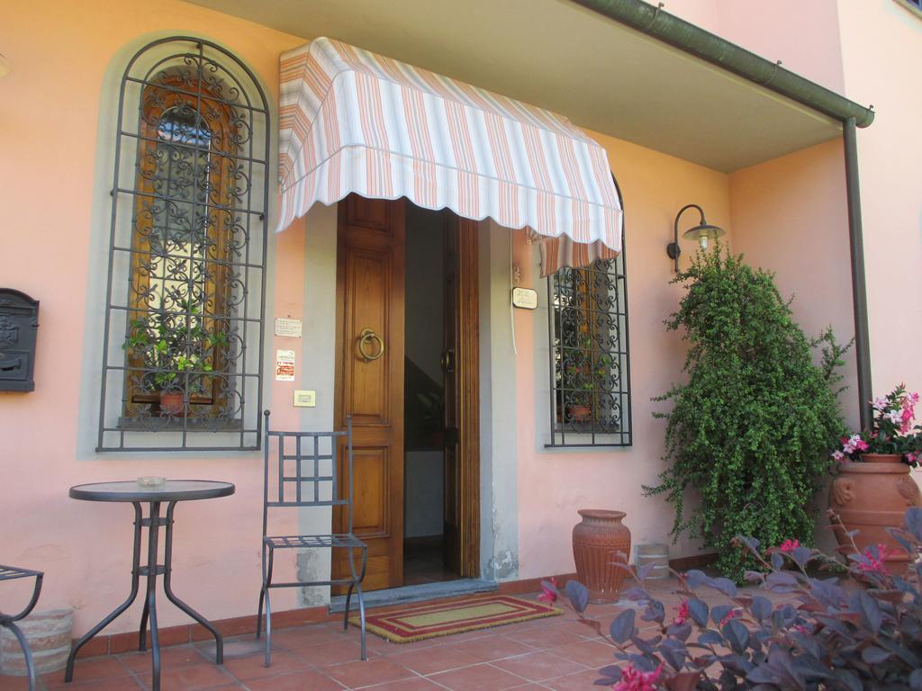 Affittacamere Villa Delia Lucca Bagian luar foto