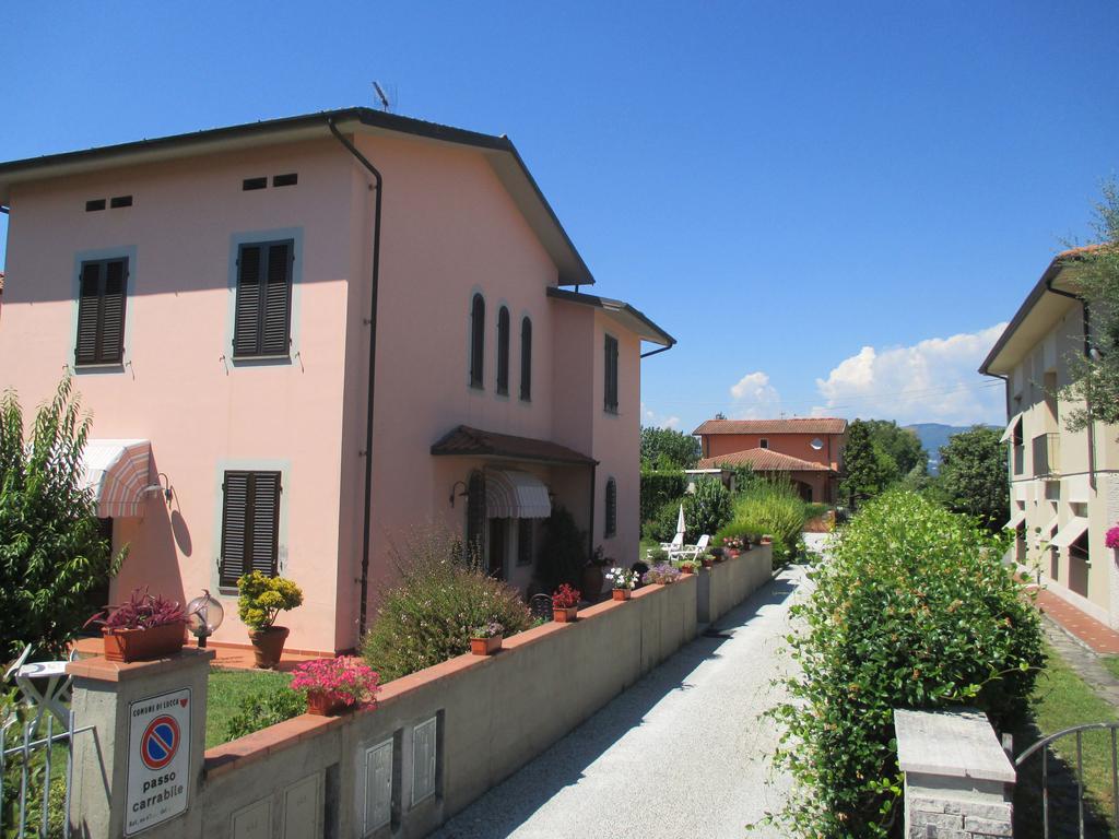 Affittacamere Villa Delia Lucca Bagian luar foto